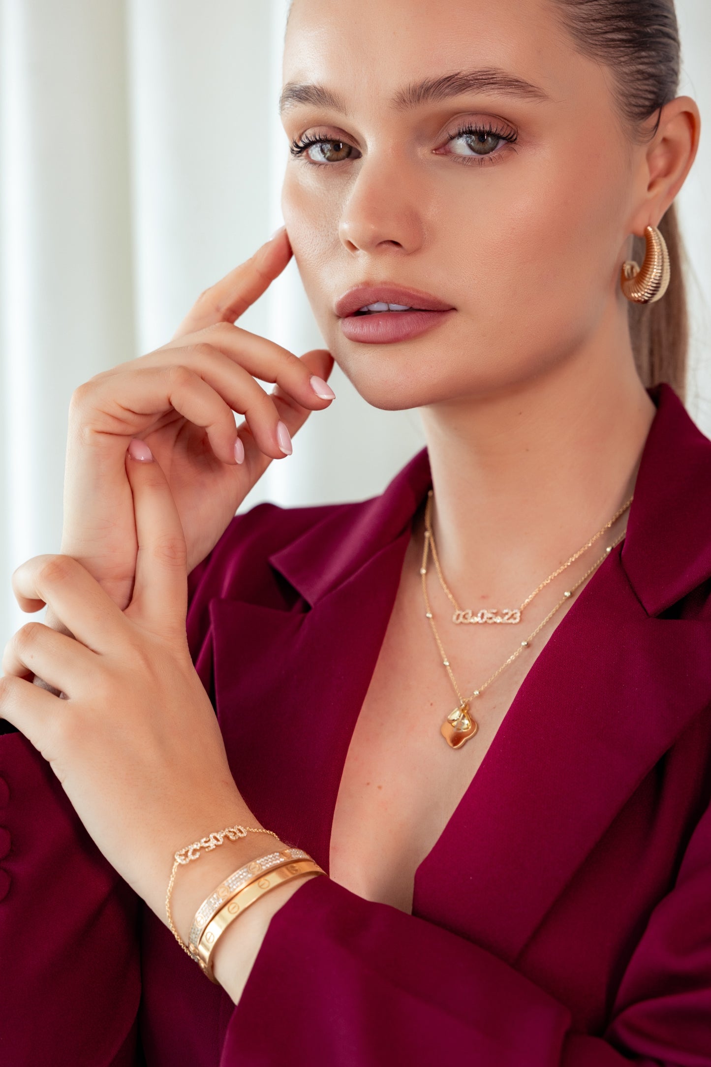 DATE NECKLACE